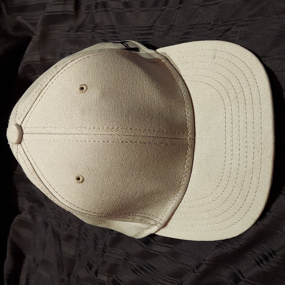 Under armour boys youth fitted hat